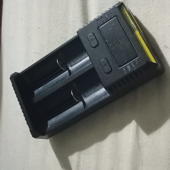 Battery Charger - Picture 2 of 7